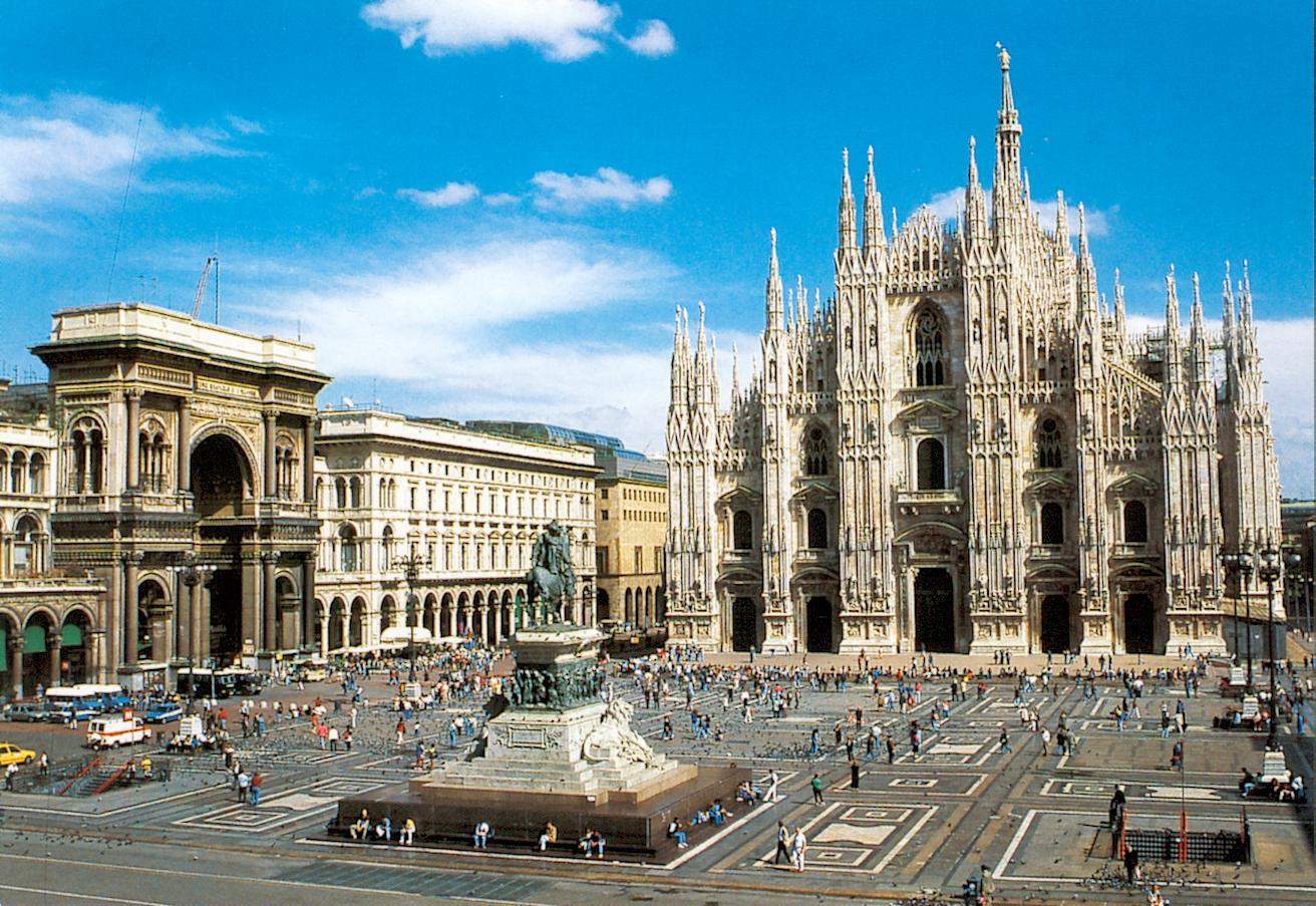 http://www.booking.com/city/it/milan.he.html?aid=345366